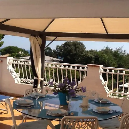 In Nicanda Lejlighed *